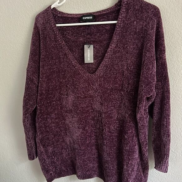 Express Sweaters - Express cropped v neck 100% polyester Purple Sz M NWT mid sleeves